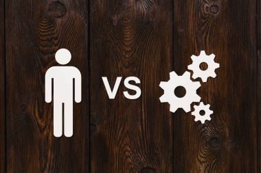 Kağıt adam vs teknoloji, cogwheels, mekanizma. Soyut kavramsal görüntü