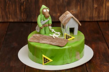 Mousse Kek mastik rakamlar ile dekore edilmiş yeşil ayna sır ile