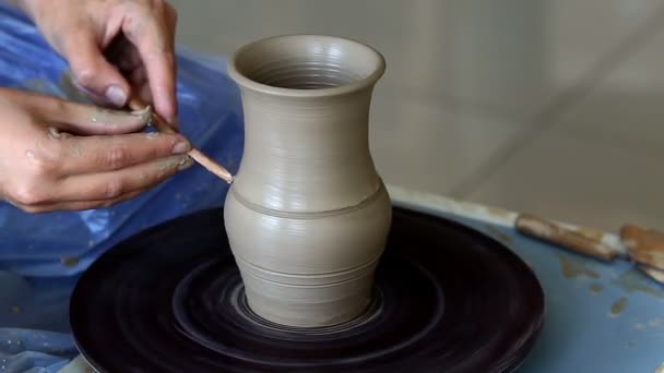 Creating jar or vase of clay. Woman hands, potters wheel — Stock Video