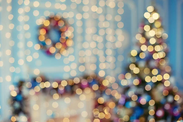 Ghirlanda offuscata luce bokeh. Modello di sfocatura natalizia, sfondo sfocato — Foto Stock