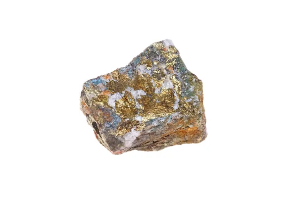 Piedra mineral de calcopirita, aislada sobre fondo blanco, macro — Foto de Stock