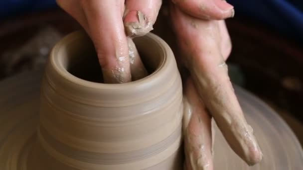 Creating jar or vase of clay. Woman hands, potters wheel — Stock Video