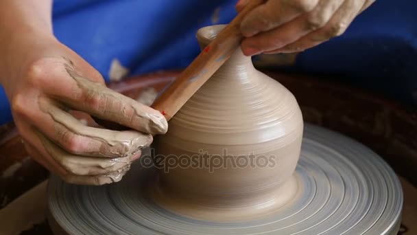 Creating jar or vase of clay. Woman hands, potters wheel — Stock Video