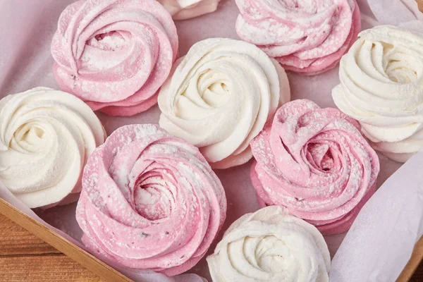 Zéfiro arejado caseiro doce rosa ou marshmallows — Fotografia de Stock