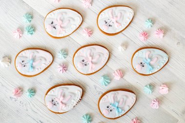 Paskalya sırlı gingerbread çerezleri, tavşan yumurta formla
