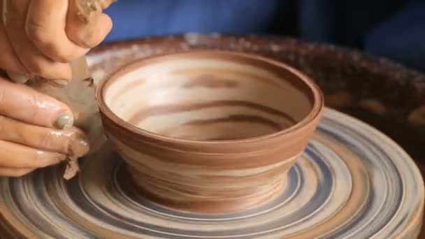 Neriyagi 或 nerikomi 陶色粘土。创建罐子或花瓶 — 图库视频影像