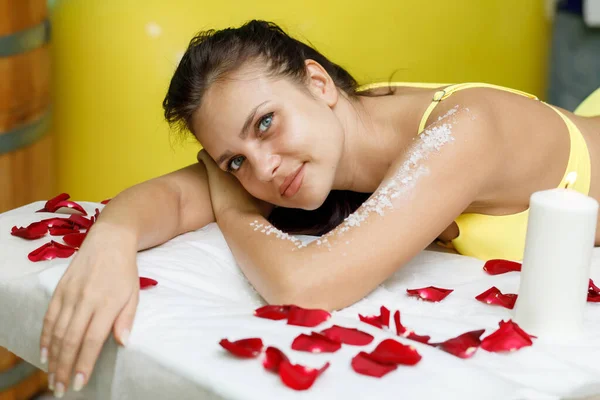 Woman brunette getting salt scrub treatment in spa salon — Stock Photo, Image