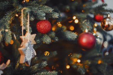 Odaklanmamış ya da bulanık noel ışıkları arka plan bokeh