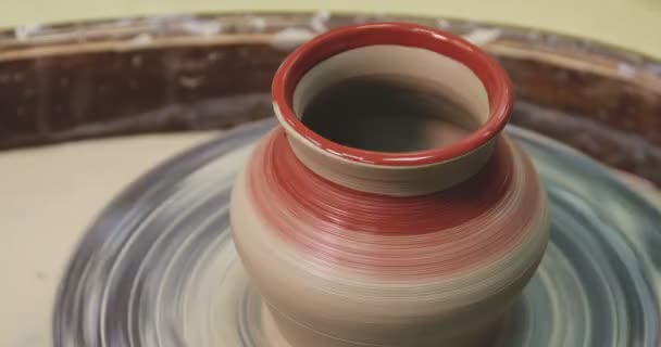 Rotating Pottery Wheel Craftsman Artist Painting Pot Brush — Stock Video