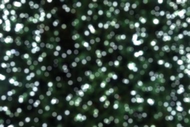 Beyaz bokeh yeşil Noel ağacı mevsimlik, tatil arka plan, defocused görüntü üzerinde ışık