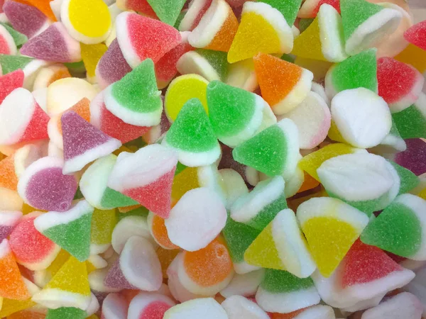 Colorful Cone shape Jelly Candy bonbon snack group. Manis untuk latar belakang hari valentine. warna pastel dalam merah hijau hijau kuning merah muda oranye . — Stok Foto