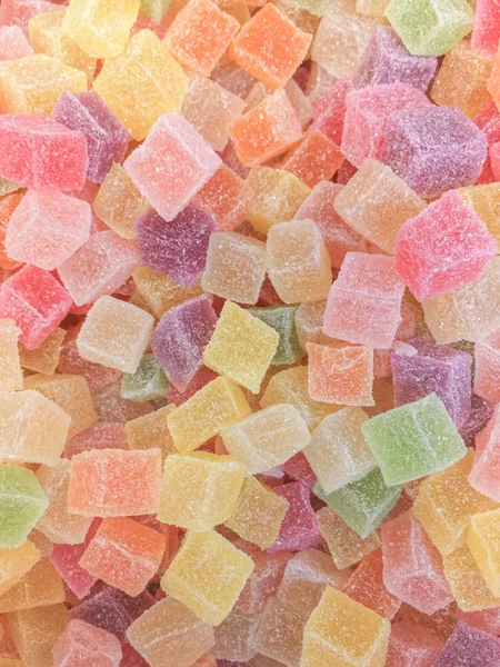 Kelompok Jelly Candy Bonbon snack yang berwarna. Manis untuk latar belakang hari valentine. warna pastel dalam biru hijau kuning merah muda oranye . — Stok Foto