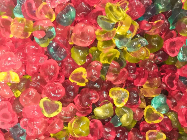Colorido corazón forma jalea caramelo snack grupo. dulce para San Valentín fondo del día . — Foto de Stock