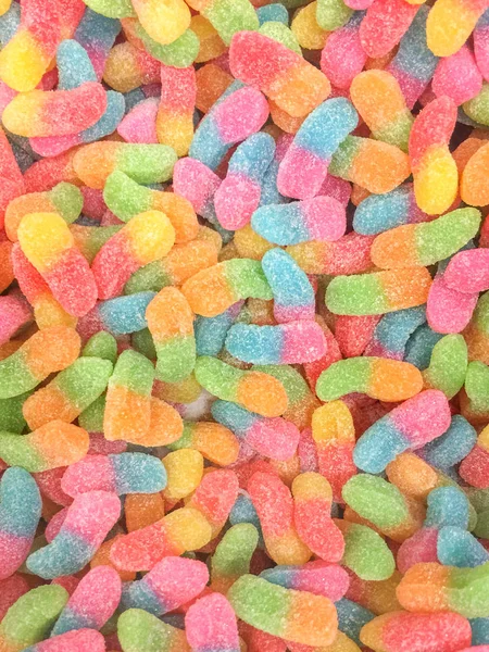 Színes zselés cukorka bonbon snack csoport. édes Valentin-nap háttér. pasztell színű, kék zöld sárga rózsaszín lila narancs. — Stock Fotó