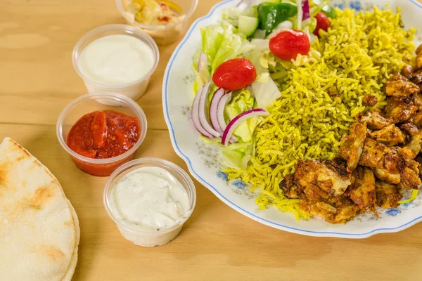Bir iştah açıcı tavuk shawarma plaka 