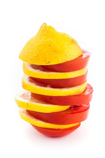 Layered slices of yellow lemon and red tomato — Stock Photo, Image