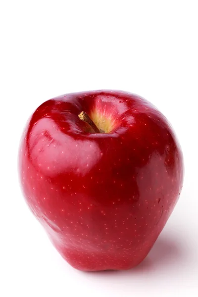 Плямисте одиночне стигле соковите червоне яблуко — стокове фото
