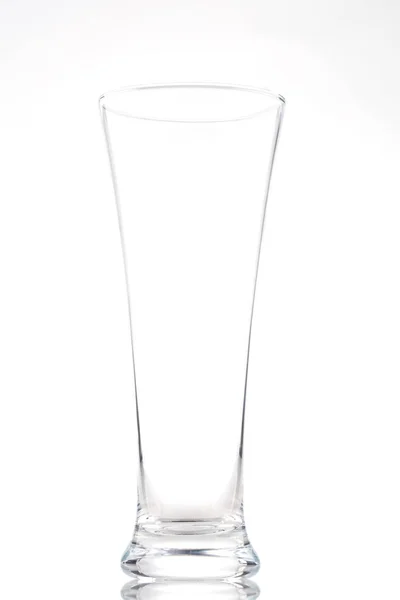 Tiro comercial de um vidro claro fino alto — Fotografia de Stock
