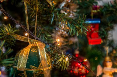 Noel ağacı süsleme doğum sonrası