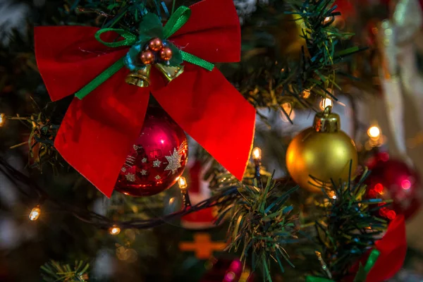 Noel ağacı süsleme doğum sonrası