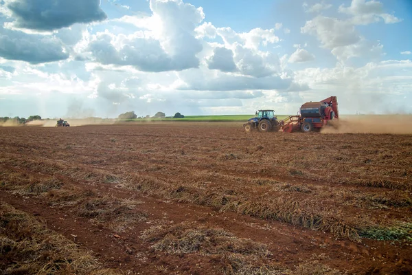 Peanut tractor plantation field — Stock Photo, Image