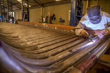 Kaynakçı sanayi işçisi