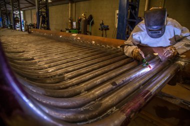 Kaynakçı sanayi işçisi