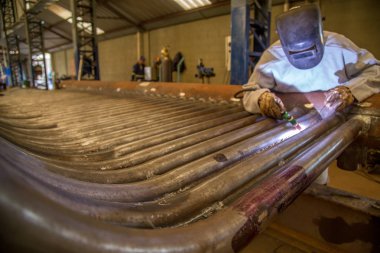 Kaynakçı sanayi işçisi