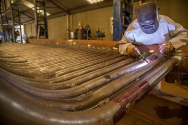 Kaynakçı sanayi işçisi