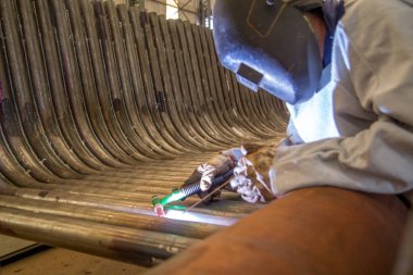 Kaynakçı sanayi işçisi