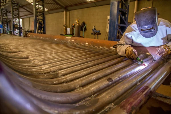 Kaynakçı sanayi işçisi