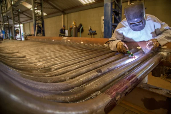 Kaynakçı sanayi işçisi