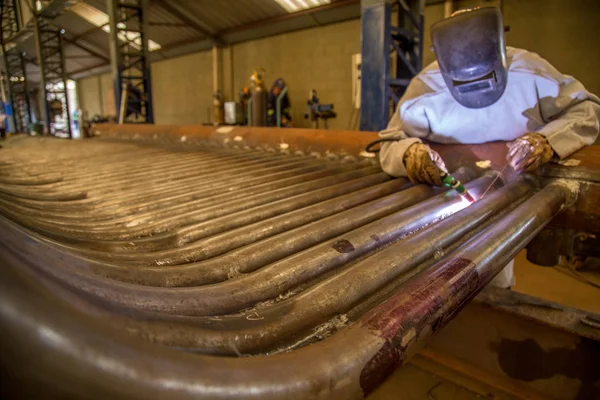 Kaynakçı sanayi işçisi