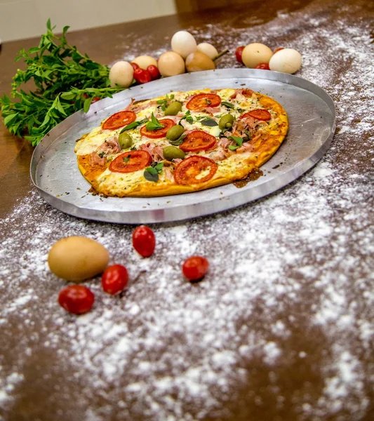 Pizza rustikal brasilianisch — Stockfoto