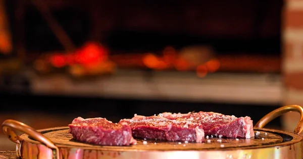 火の中の肉ピカニャブラジルおいしい — ストック写真