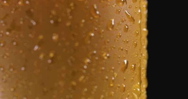 un verre de bière froide et délicieuse en détail