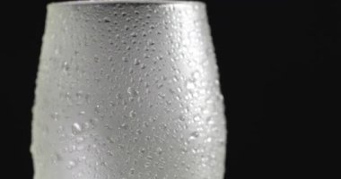 Bir bardak soğuk ve lezzetli bira.