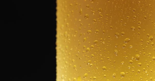 un verre de bière froide et délicieuse en détail