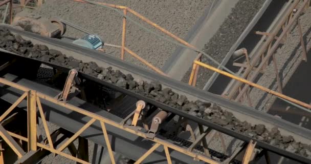 Bande transporteuse ligne de mine transport de roche — Video