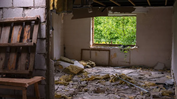 Patlamadan sonra evi