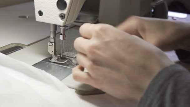 Close up footage of a woman sewing a cotton with a sewing machine — Stock Video