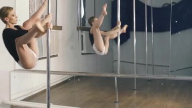 Bir Kutbu, dansçı, Fitness ve spor dans kız. Pole Dance