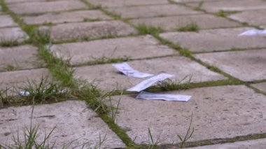 Düşen dolar kaldırım, kaldırım