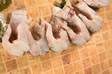 taze balık, parçaları pike.