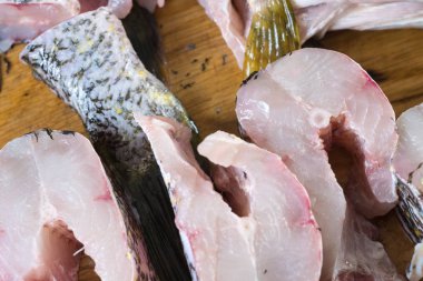 taze balık, parçaları pike.