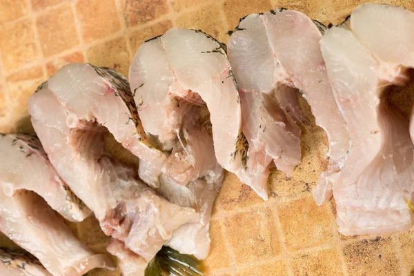 taze balık, parçaları pike.