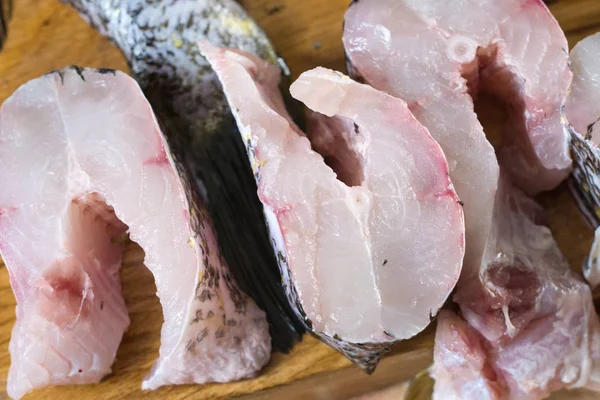 taze balık, parçaları pike.