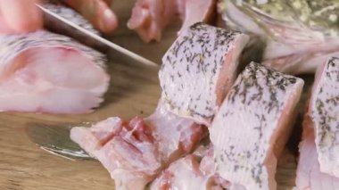 Mens eller taze balık kesmek