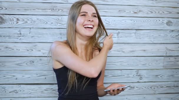 Beautiful young woman with mobile phone — Stock Video