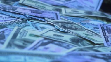 Kırmızı zar para düşüyor